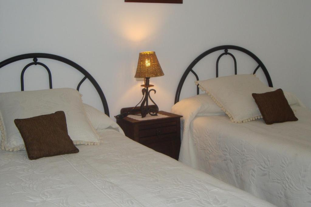 Hostal Alba Taruta Guadalupe  Rum bild