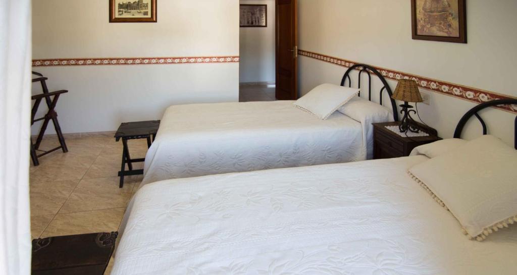 Hostal Alba Taruta Guadalupe  Exteriör bild