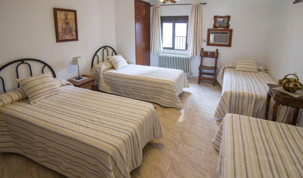 Hostal Alba Taruta Guadalupe  Exteriör bild