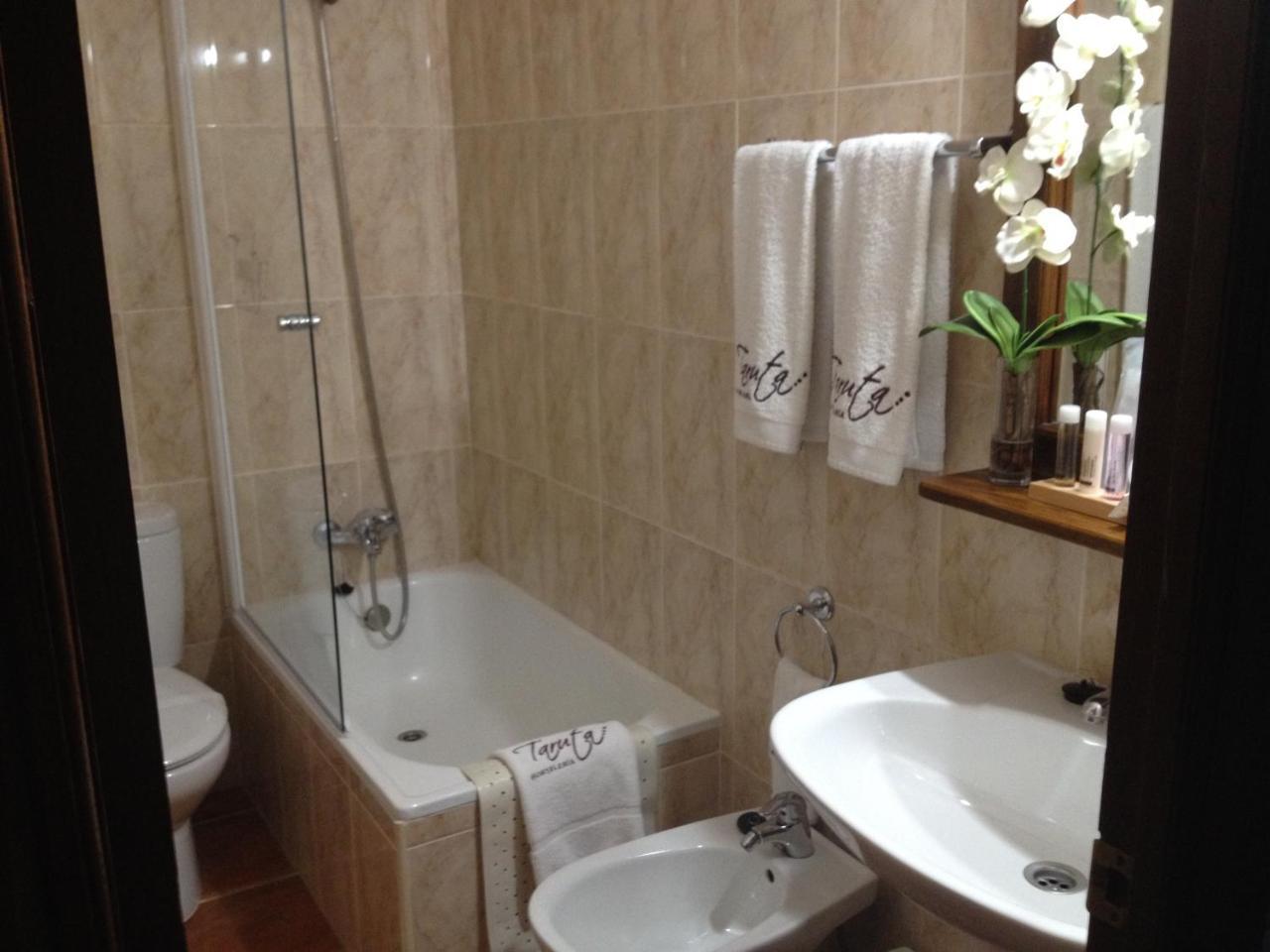 Hostal Alba Taruta Guadalupe  Exteriör bild