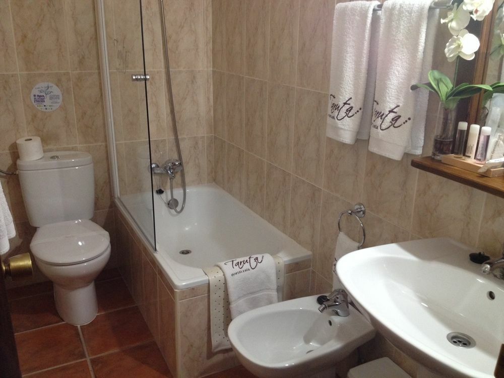 Hostal Alba Taruta Guadalupe  Exteriör bild