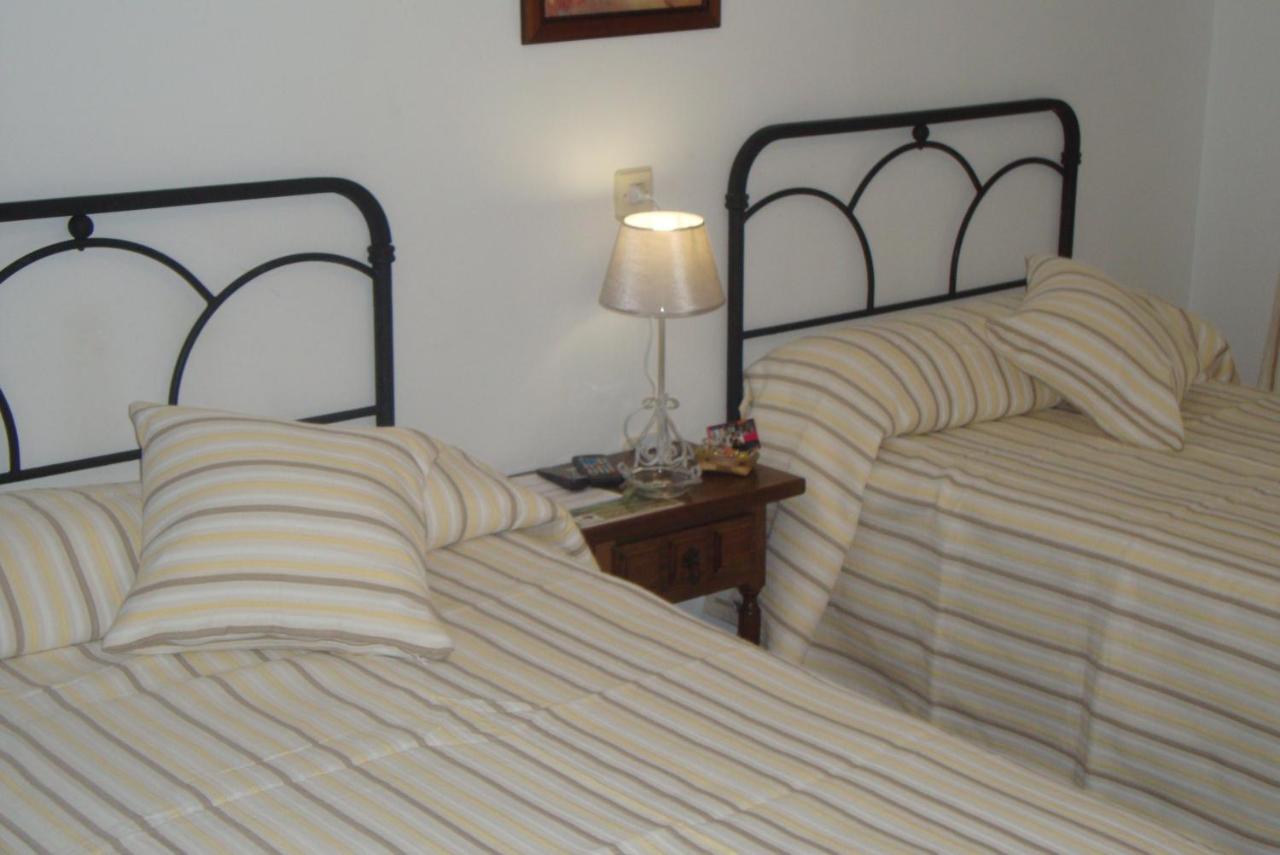 Hostal Alba Taruta Guadalupe  Exteriör bild